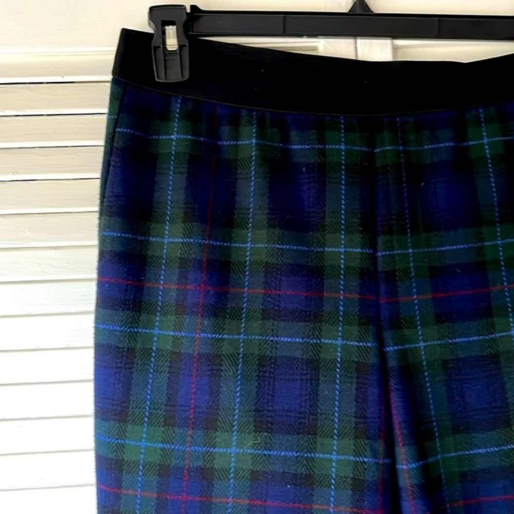 Talbots Medium Plaid Pull on leggings